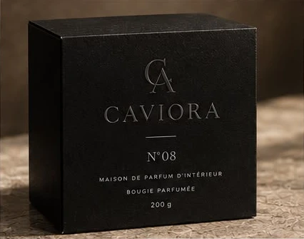 Estuche negro Caviora N°08 con monograma en relieve